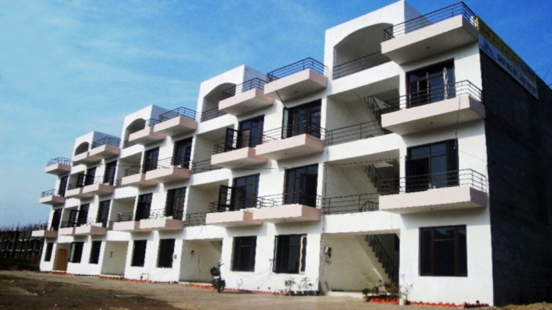 2 BHK Ground Floor Flat for Sale in Shivam Apartments, Golden Enclave Zirakpur || Call – 9290000454